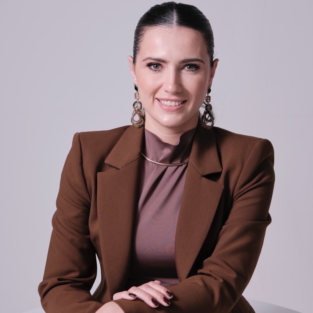 Dra. Flávia Nerone, cirurgiã vascular, CRM 41015/PR, RQE 31977